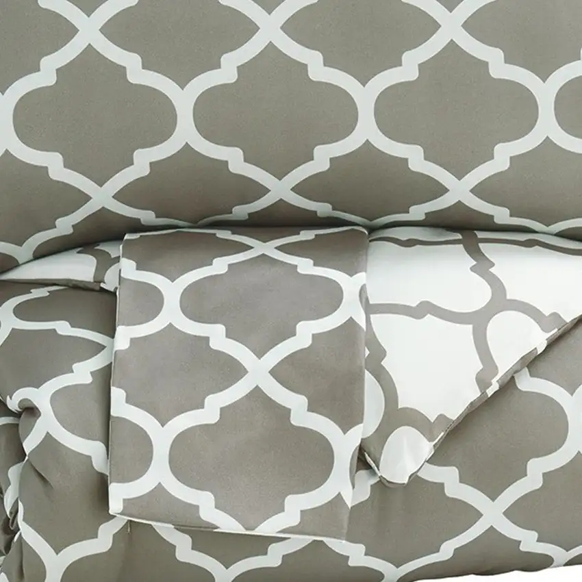 3 Piece Queen Comforter Set with Quatrefoil Design Photo 3