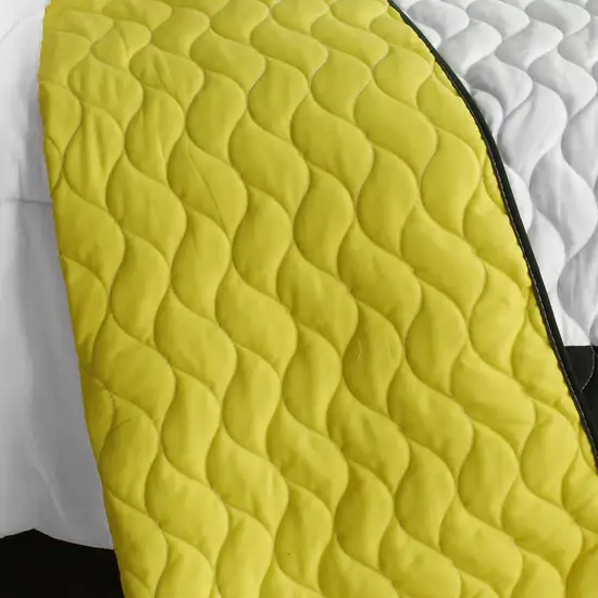 Be Yourself -  Vermicelli-Quilted Patchwork Geometric Quilt Set Full/Queen Photo 3