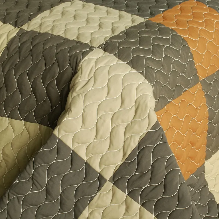 Believe Love - 3PC Vermicelli-Quilted Patchwork Quilt Set (Full/Queen Size) Photo 4