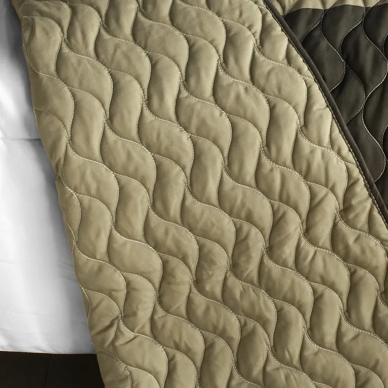 Believe Love - 3PC Vermicelli-Quilted Patchwork Quilt Set (Full/Queen Size) Photo 3