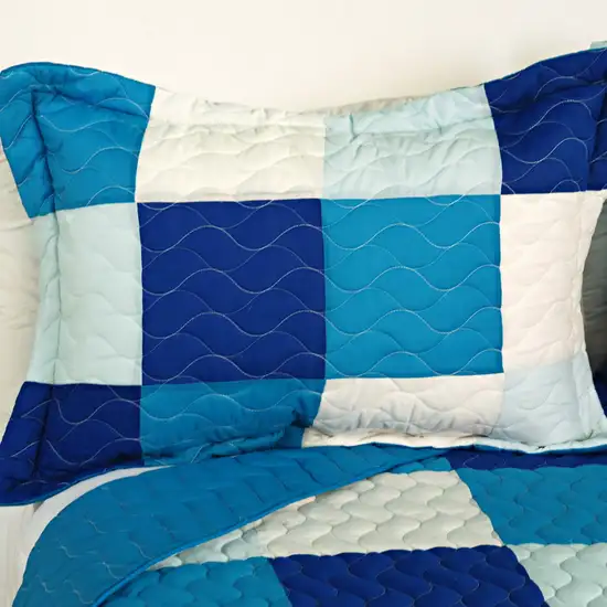 Blue Crystal -  3PC Vermicelli-Quilted Patchwork Quilt Set (Full/Queen Size) Photo 4