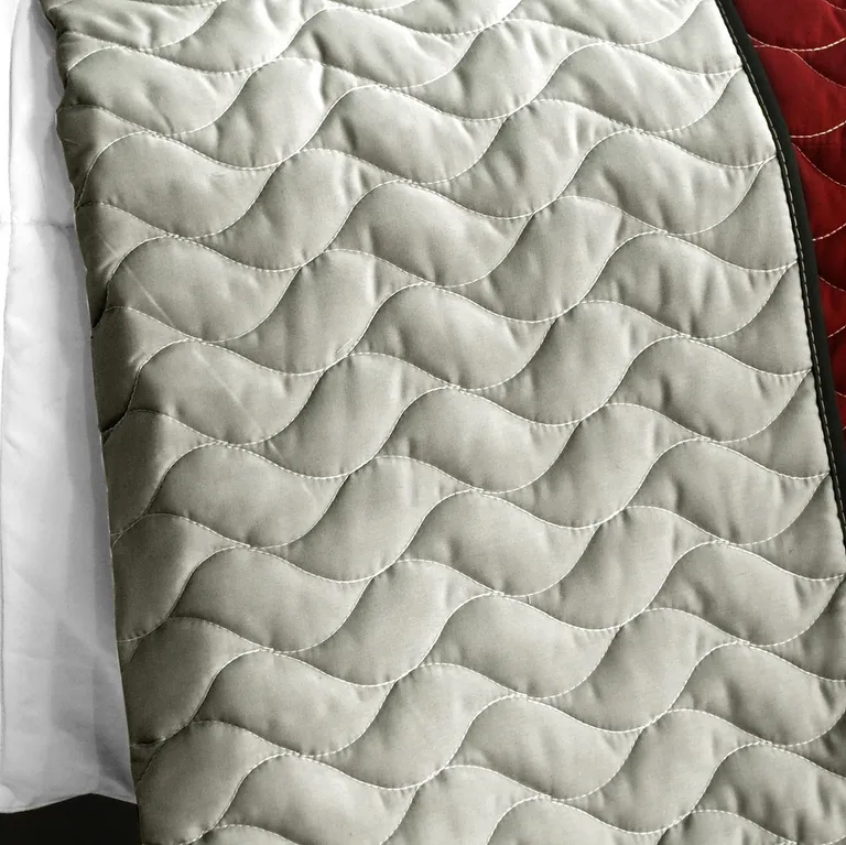 Cheerful Kissing Fish - 3PC Vermicelli - Quilted Patchwork Quilt Set (Full/Queen Size) Photo 3