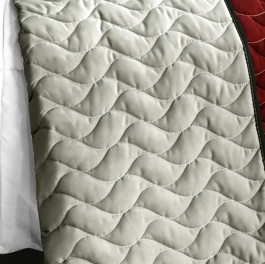 Cheerful Kissing Fish -  3PC Vermicelli - Quilted Patchwork Quilt Set (Full/Queen Size) Photo 4