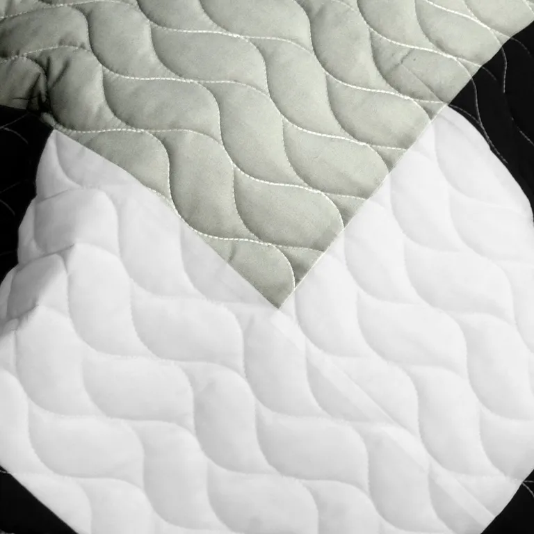 Cheerful Kissing Fish - 3PC Vermicelli - Quilted Patchwork Quilt Set (Full/Queen Size) Photo 4