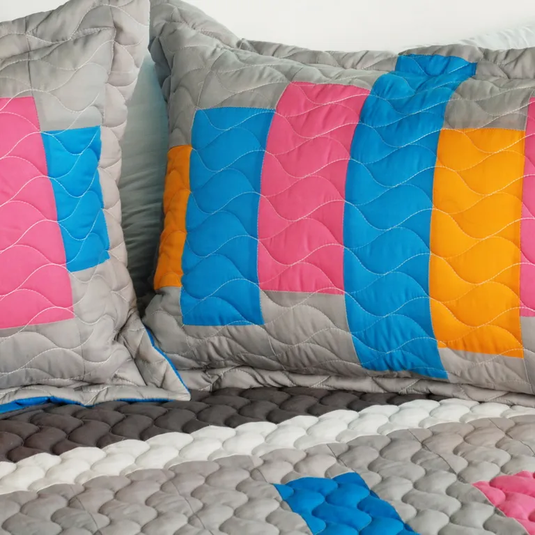 Creative Life - 3PC Vermicelli-Quilted Patchwork Quilt Set (Full/Queen Size) Photo 2
