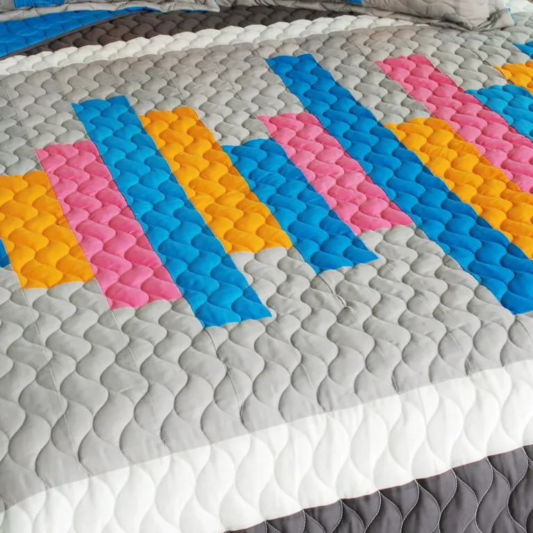 Creative Life - 3PC Vermicelli-Quilted Patchwork Quilt Set (Full/Queen Size) Photo 3