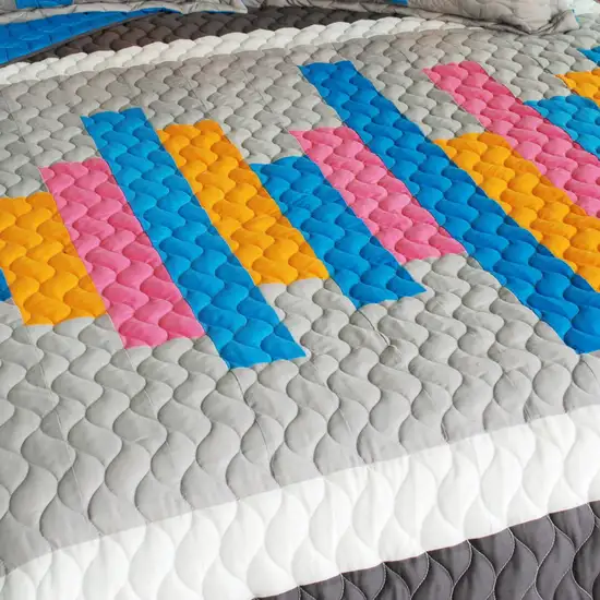 Creative Life -  3PC Vermicelli-Quilted Patchwork Quilt Set (Full/Queen Size) Photo 4