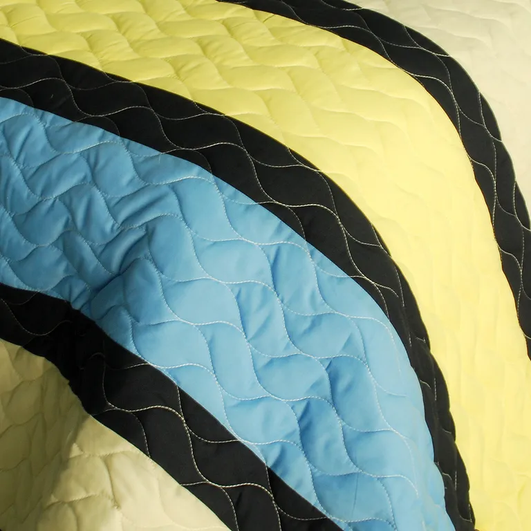 Cuckoo's Calling - 3PC Vermicelli-Quilted Patchwork Quilt Set (Full/Queen Size) Photo 3