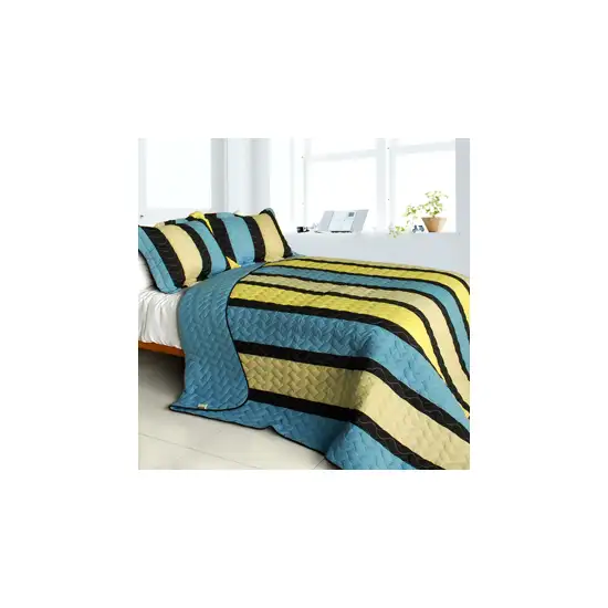 Cuckoo's Calling -  3PC Vermicelli-Quilted Patchwork Quilt Set (Full/Queen Size) Photo 1