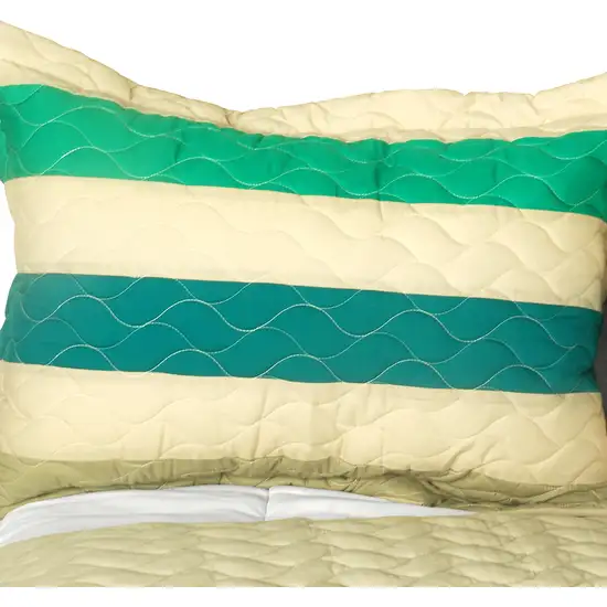 Distant Lands -  3PC Patchwork Quilt Set (Full/Queen Size) Photo Swatch