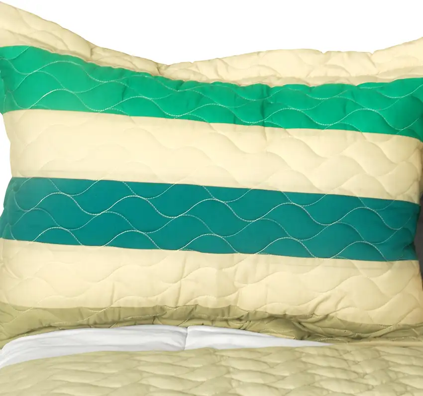 Distant Lands -  3PC Patchwork Quilt Set (Full/Queen Size) Photo Swatch