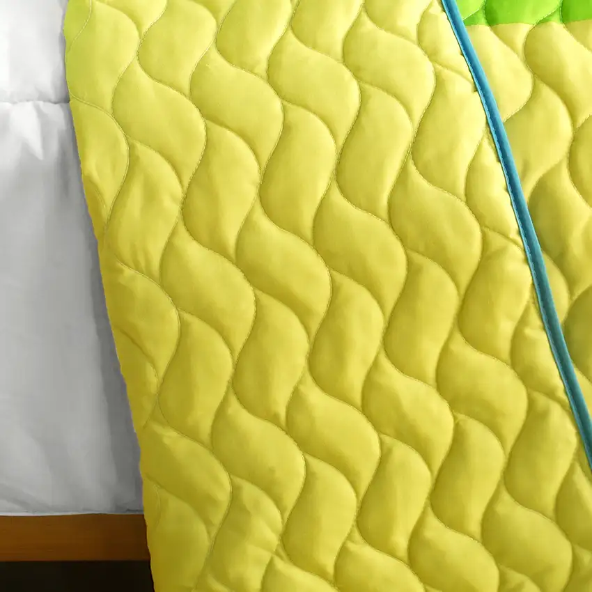 Enjoying Free -  3PC Vermicelli-Quilted Patchwork Quilt Set (Full/Queen Size) Photo 3