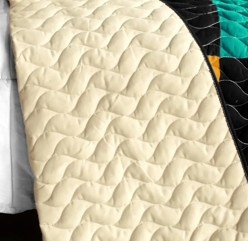 Faithful Pray -  3PC Vermicelli - Quilted Patchwork Quilt Set (Full/Queen Size) Photo 4