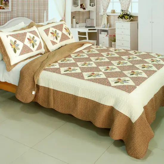 Fields Of Fortune -  100% Cotton 3PC Vermicelli-Quilted Patchwork Quilt Set (Full/Queen Size) Photo 1