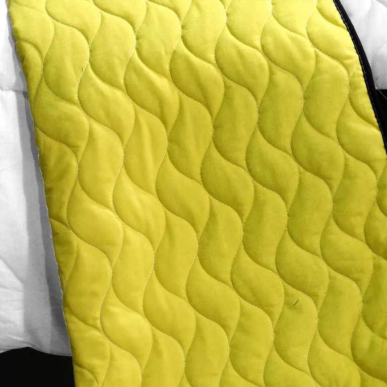 Flowing Light - 3PC Vermicelli - Quilted Patchwork Quilt Set (Full/Queen Size) Photo 3