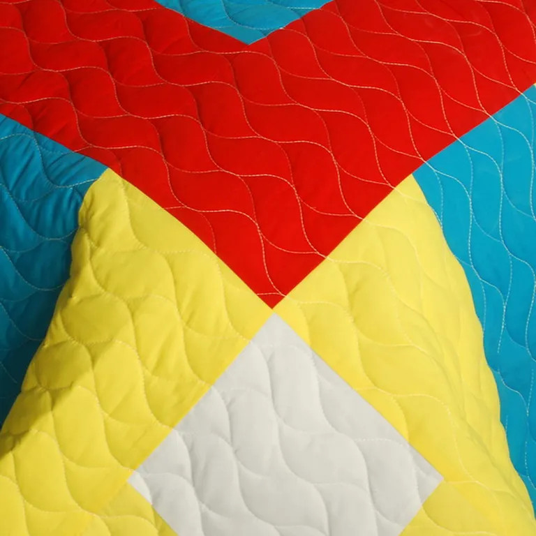 Flying Chess - 3PC Vermicelli-Quilted Patchwork Quilt Set (Full/Queen Size) Photo 4