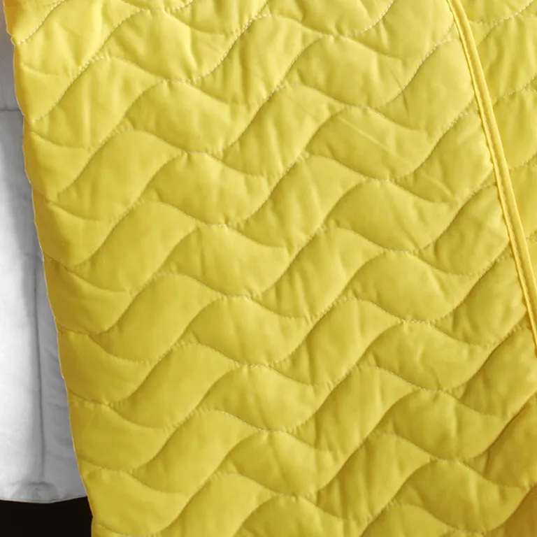 Flying Chess - 3PC Vermicelli-Quilted Patchwork Quilt Set (Full/Queen Size) Photo 3