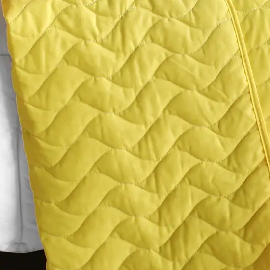 Flying Chess -  3PC Vermicelli-Quilted Patchwork Quilt Set (Full/Queen Size) Photo 3