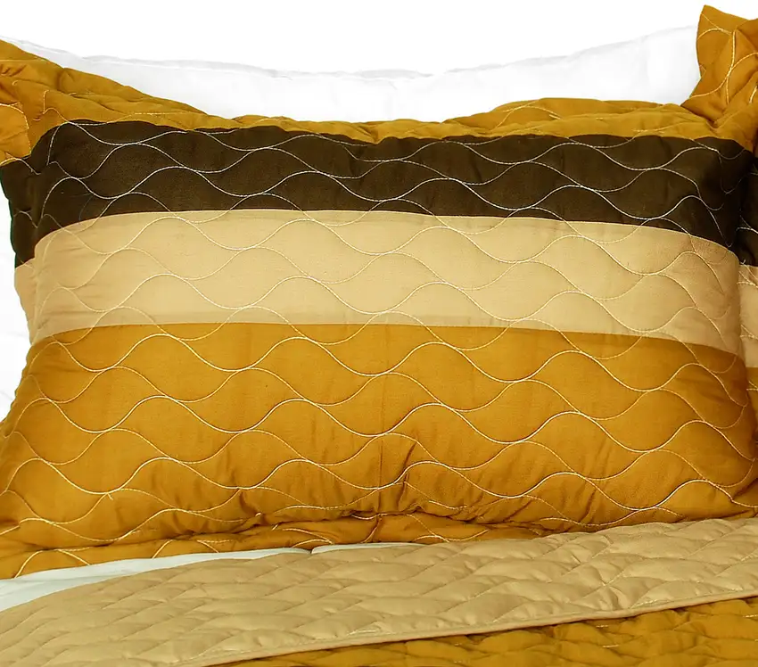 Flying in the Wind -  3PC Vermicelli-Quilted Patchwork Quilt Set (Full/Queen Size) Photo 2