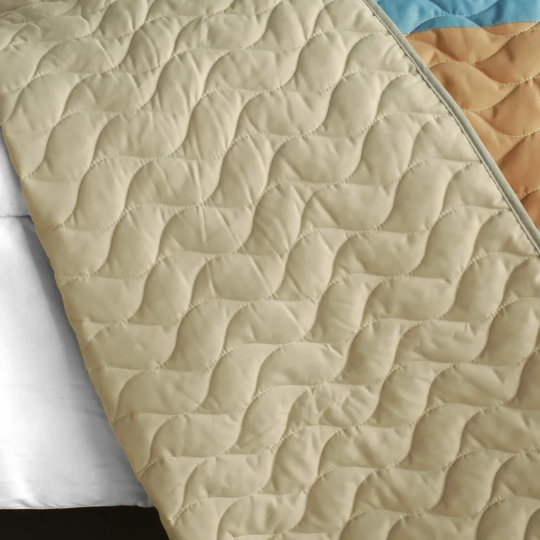 Free Sunday - 3PC Vermicelli-Quilted Patchwork Quilt Set (Full/Queen Size) Photo 3
