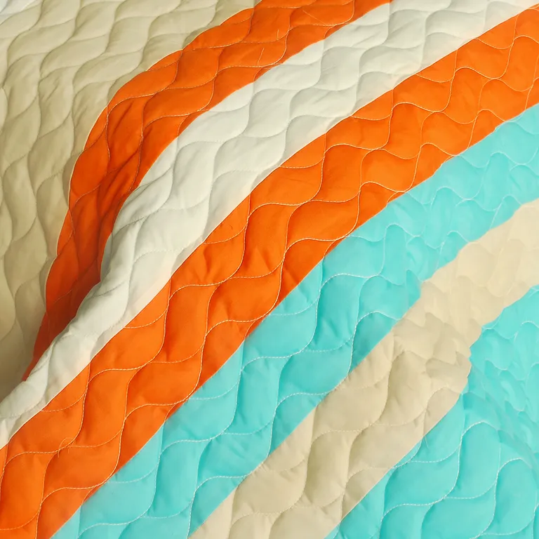 Full House - 3PC Patchwork Quilt Set (Full/Queen Size) Photo 3