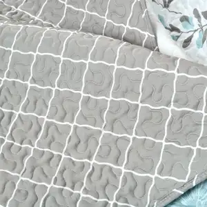 Photo of Floral Light/Thin Quilt Set