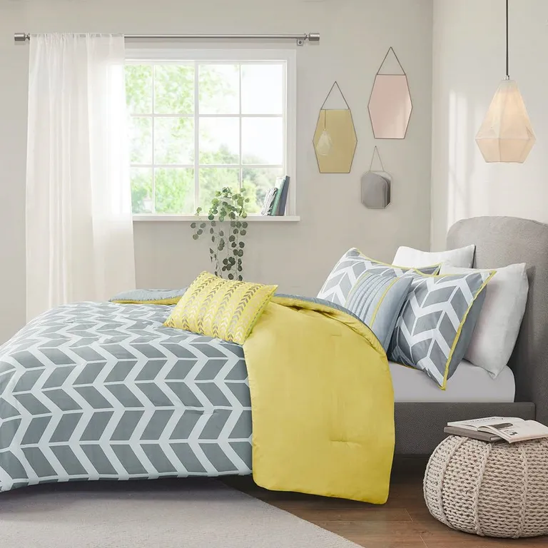 Full / Queen size Reversible Comforter Set in Grey White Yellow Chevron Stripe Photo 5
