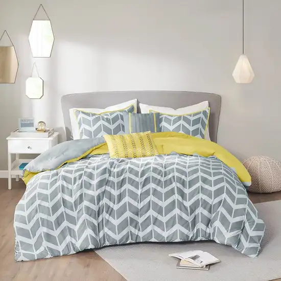 Full / Queen size Reversible Comforter Set in Grey White Yellow Chevron Stripe Photo 3