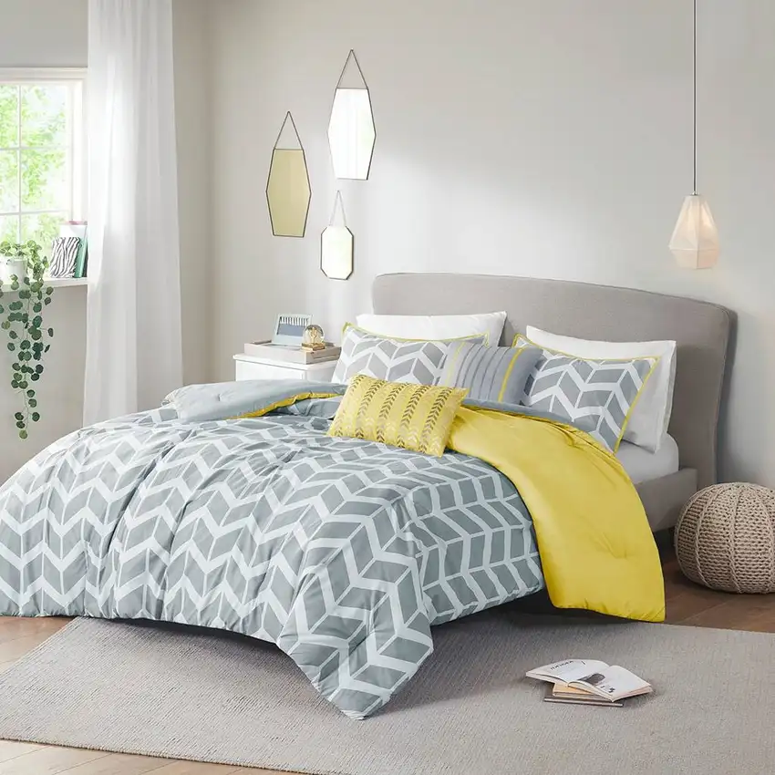 Full / Queen size Reversible Comforter Set in Grey White Yellow Chevron Stripe Photo 1