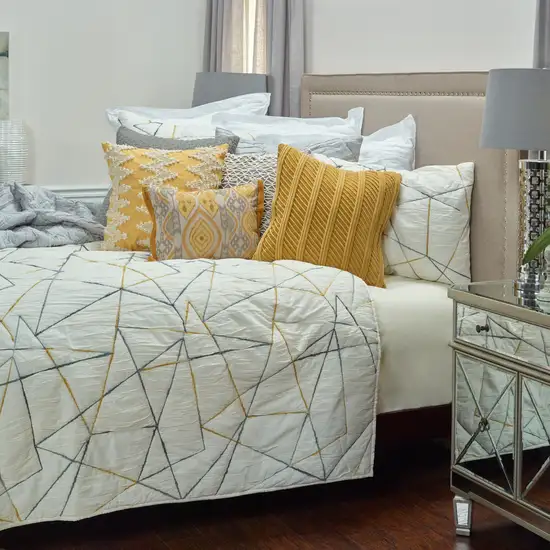 Gray And Ivory Abstract King Quilt Photo 7