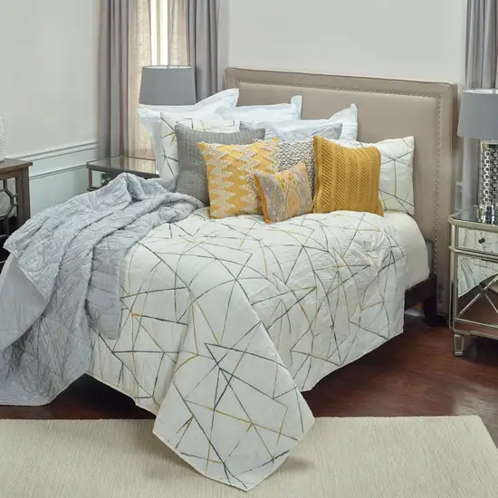 Gray And Ivory Abstract King Quilt Photo 8
