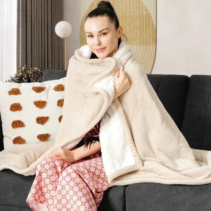 Heated Electric Sherpa Throw Blanket in Beige/White Photo 2