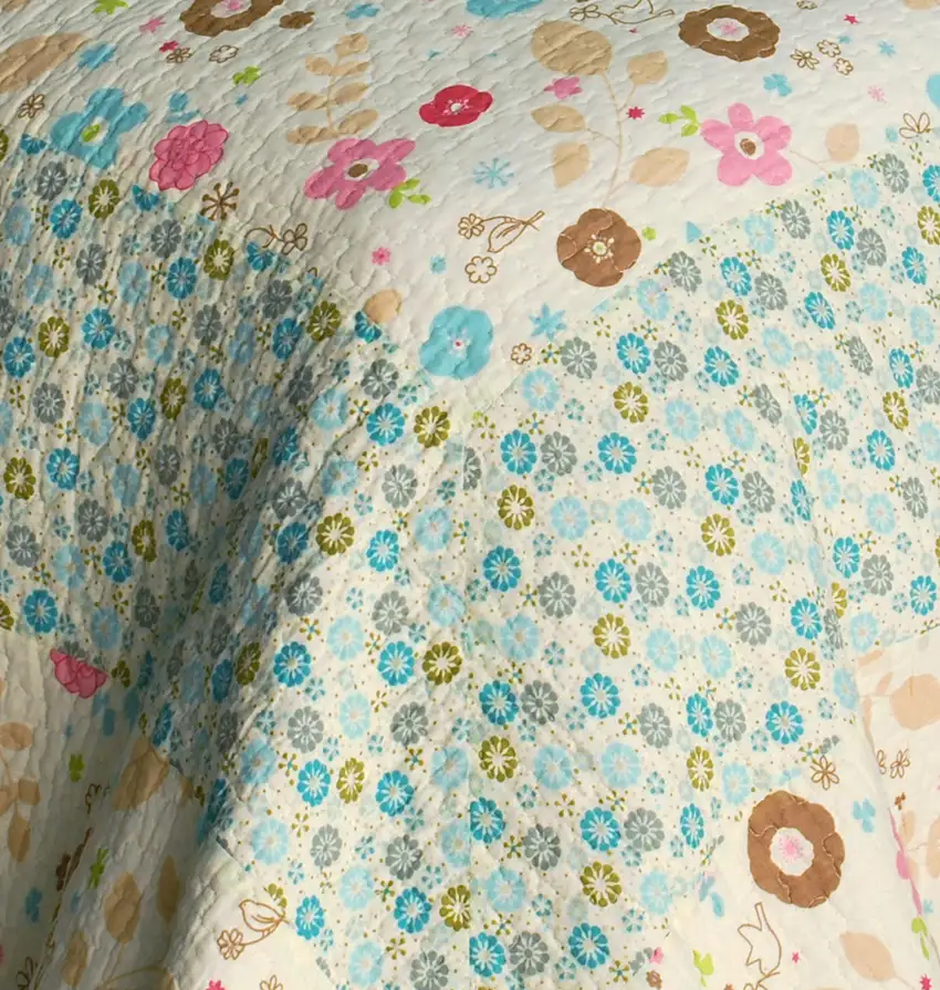 Heavenly Creatures -  Cotton 3PC Vermicelli-Quilted Patchwork Quilt Set (Full/Queen Size) Photo 5
