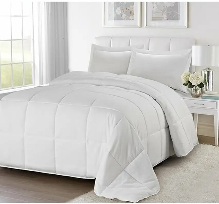 King/Cal King Traditional Microfiber Reversible 3 Piece Comforter Set in White Photo 1