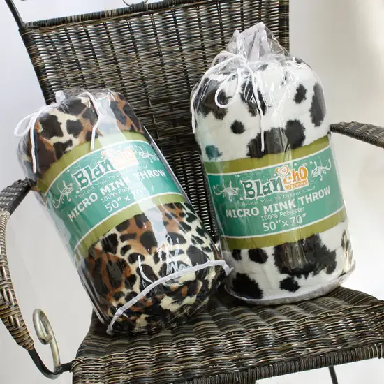 Leopard Cat -  Micro Mink Fur Throw Blanket w/ 14.5 OZ filling (50 by 70 inches) Photo 3