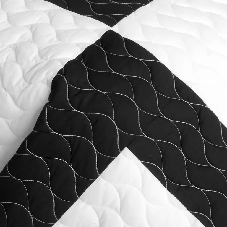 Life Force - Brand New Vermicelli-Quilted Patchwork Quilt Set Full/Queen Photo 4