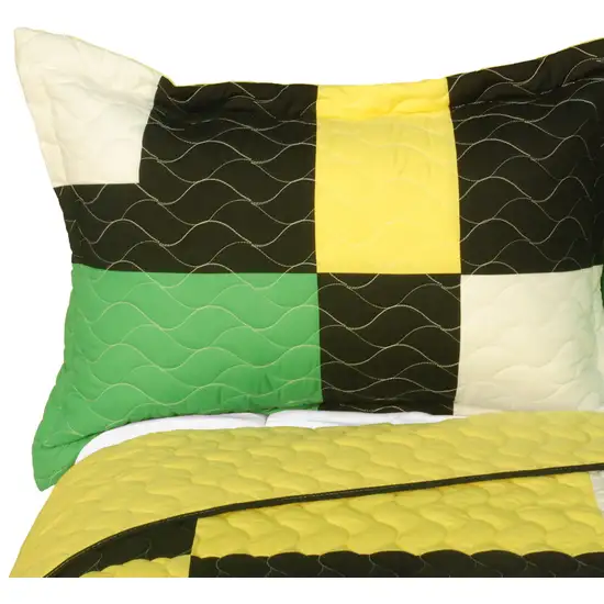 Life Force -  Brand New Vermicelli-Quilted Patchwork Quilt Set Full/Queen Photo 3