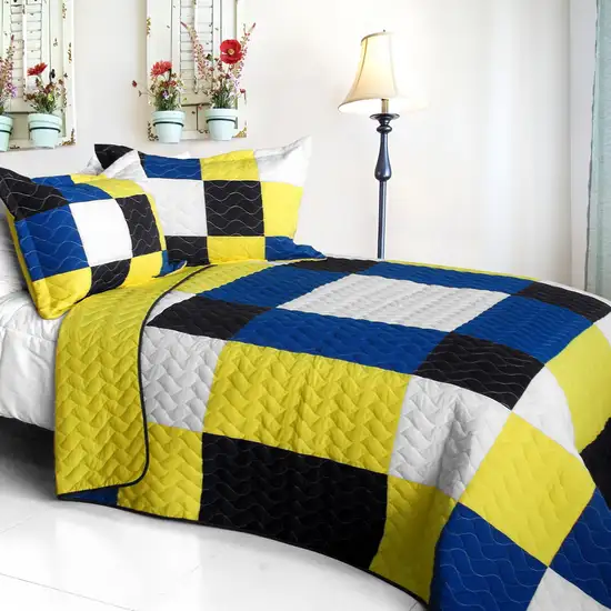 Little Smile -  Vermicelli-Quilted Patchwork Geometric Quilt Set Full/Queen Photo 1