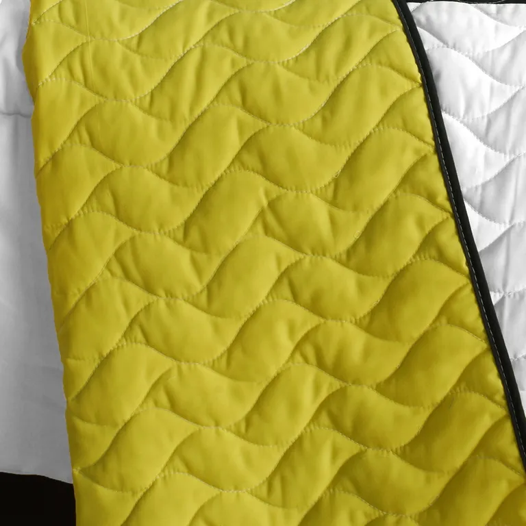 Little Smile - Vermicelli-Quilted Patchwork Geometric Quilt Set Full/Queen Photo 3