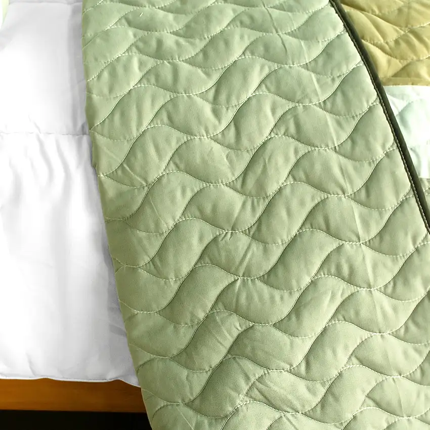 Lost in the Dream  -  3PC Vermicelli-Quilted Patchwork Quilt Set (Full/Queen Size) Photo 3