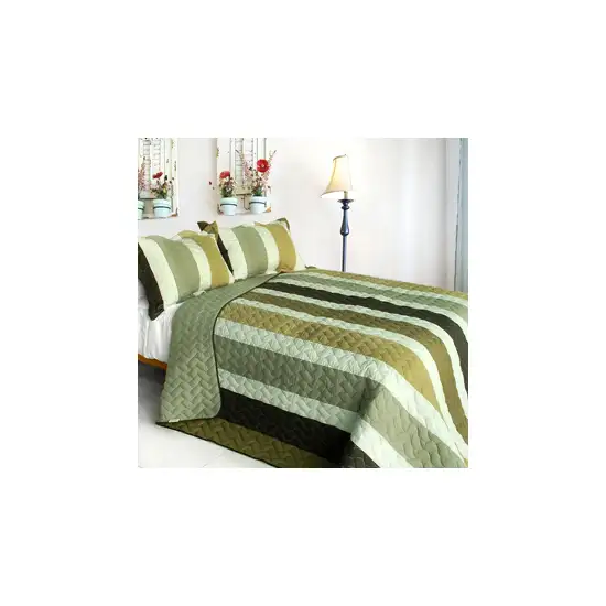 Lost in the Dream  -  3PC Vermicelli-Quilted Patchwork Quilt Set (Full/Queen Size) Photo 1