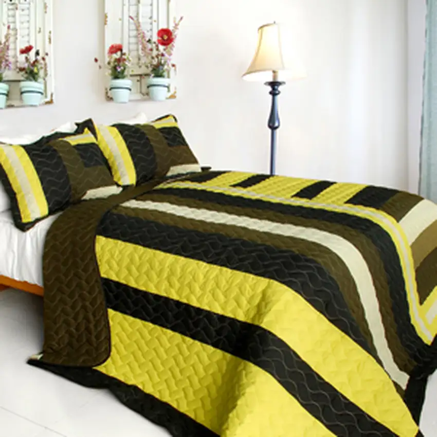 Magic Maze -  3PC Vermicelli-Quilted Patchwork Quilt Set (Full/Queen Size) Photo 1
