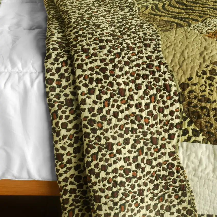 Melody Fair -  3PC Cotton Contained Vermicelli-Quilted Patchwork Quilt Set (Full/Queen Size) Photo 1