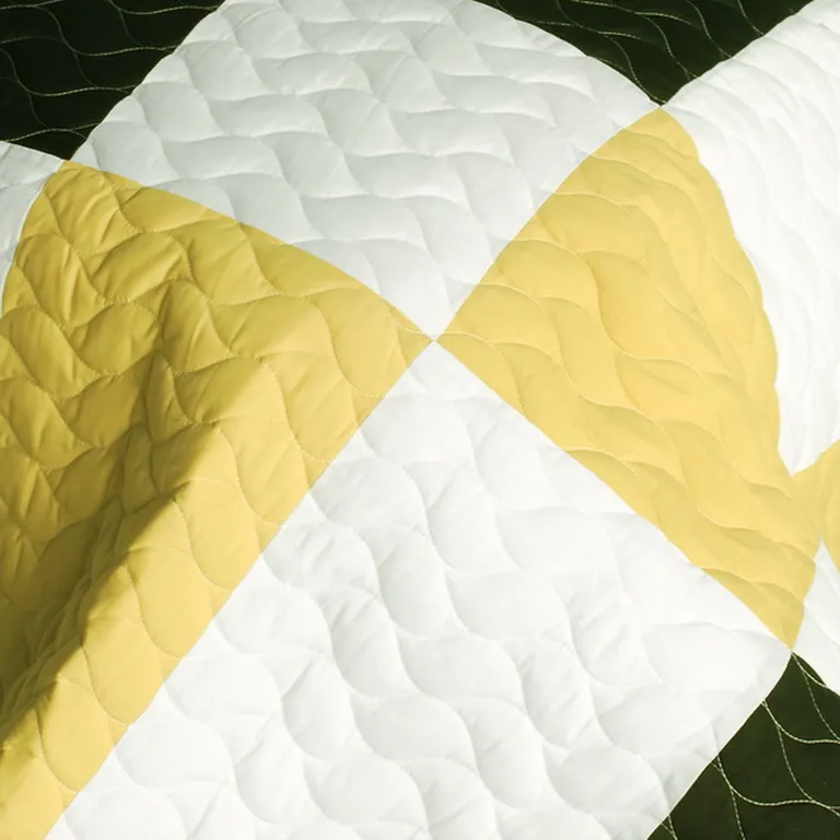Night Lights - 3PC Vermicelli-Quilted Patchwork Quilt Set (Full/Queen Size) Photo 4