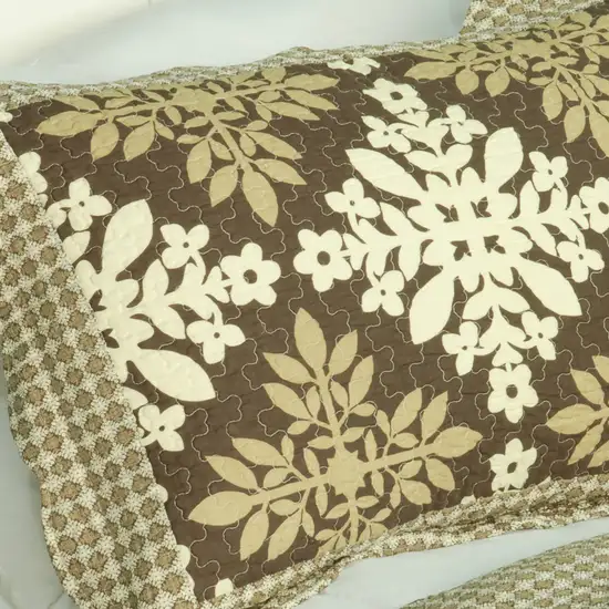 Noble Snowflake -  100% Cotton 3PC Vermicelli-Quilted Patchwork Quilt Set (Full/Queen Size) Photo 1