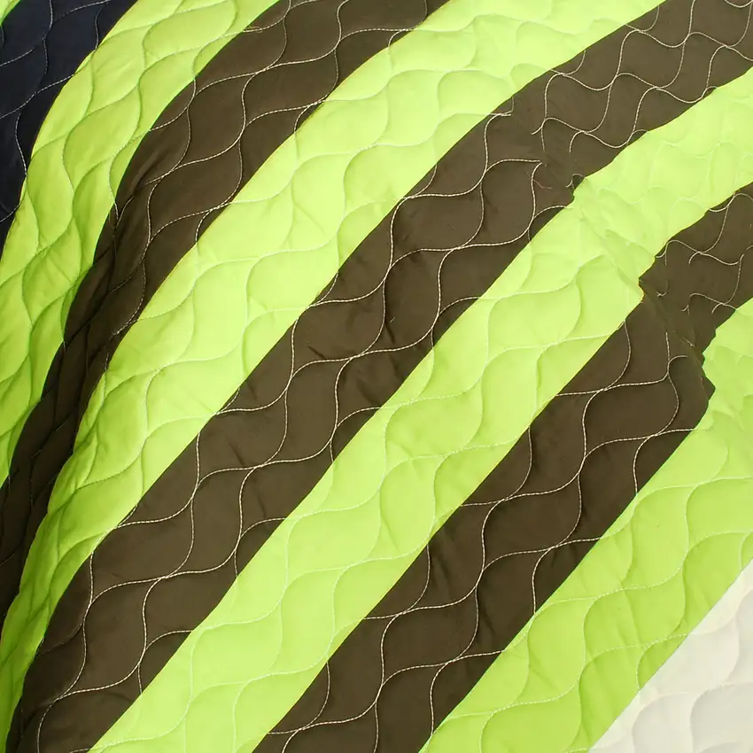 Olive -  3PC Vermicelli-Quilted Patchwork Quilt Set (Full/Queen Size) Photo 4
