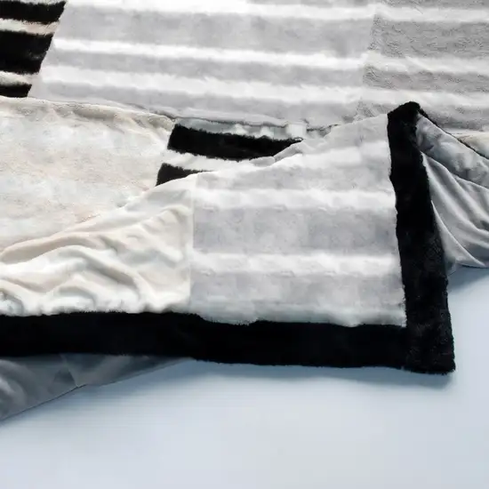 Onitiva - Classic Stripe -  Patchwork Throw Blanket (61 by 86.6 inches) Photo 4