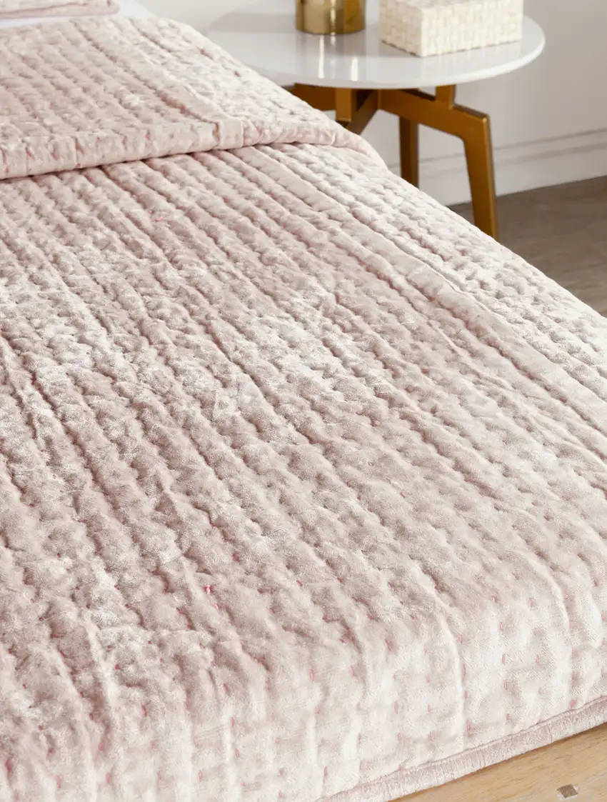 Pink King Polyester Thread Count Machine Washable Down Alternative Comforter Photo 2