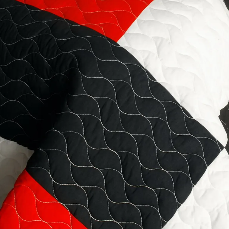 Poker King - 3PC Vermicelli-Quilted Patchwork Quilt Set (Full/Queen Size) Photo 4
