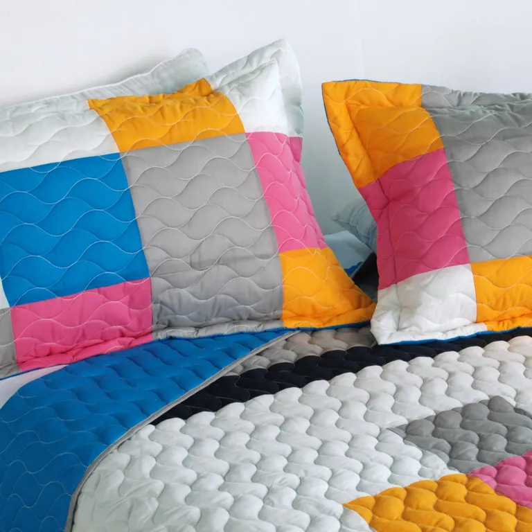 Pure Heaven - 3PC Vermicelli-Quilted Patchwork Quilt Set (Full/Queen Size) Photo 2